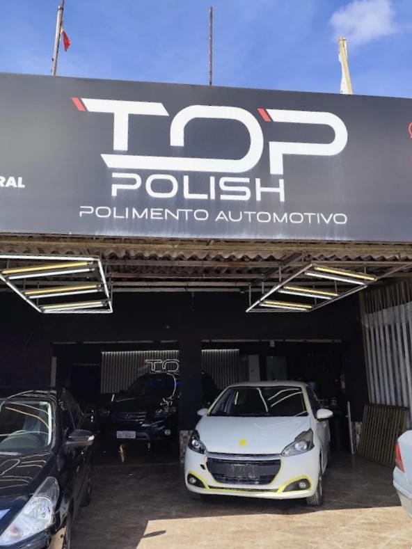 Fachada e espaço de atendimento da TOP POLISH DF em Ceilândia